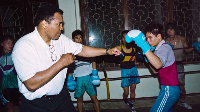 Ảnh Muhammad Ali dạy boxing ở Việt Nam